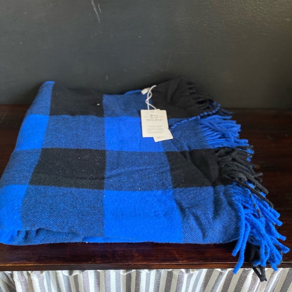 Woolrich Black and Blue Buffalo Plaid Throw Blanket - Picture 2 of 2